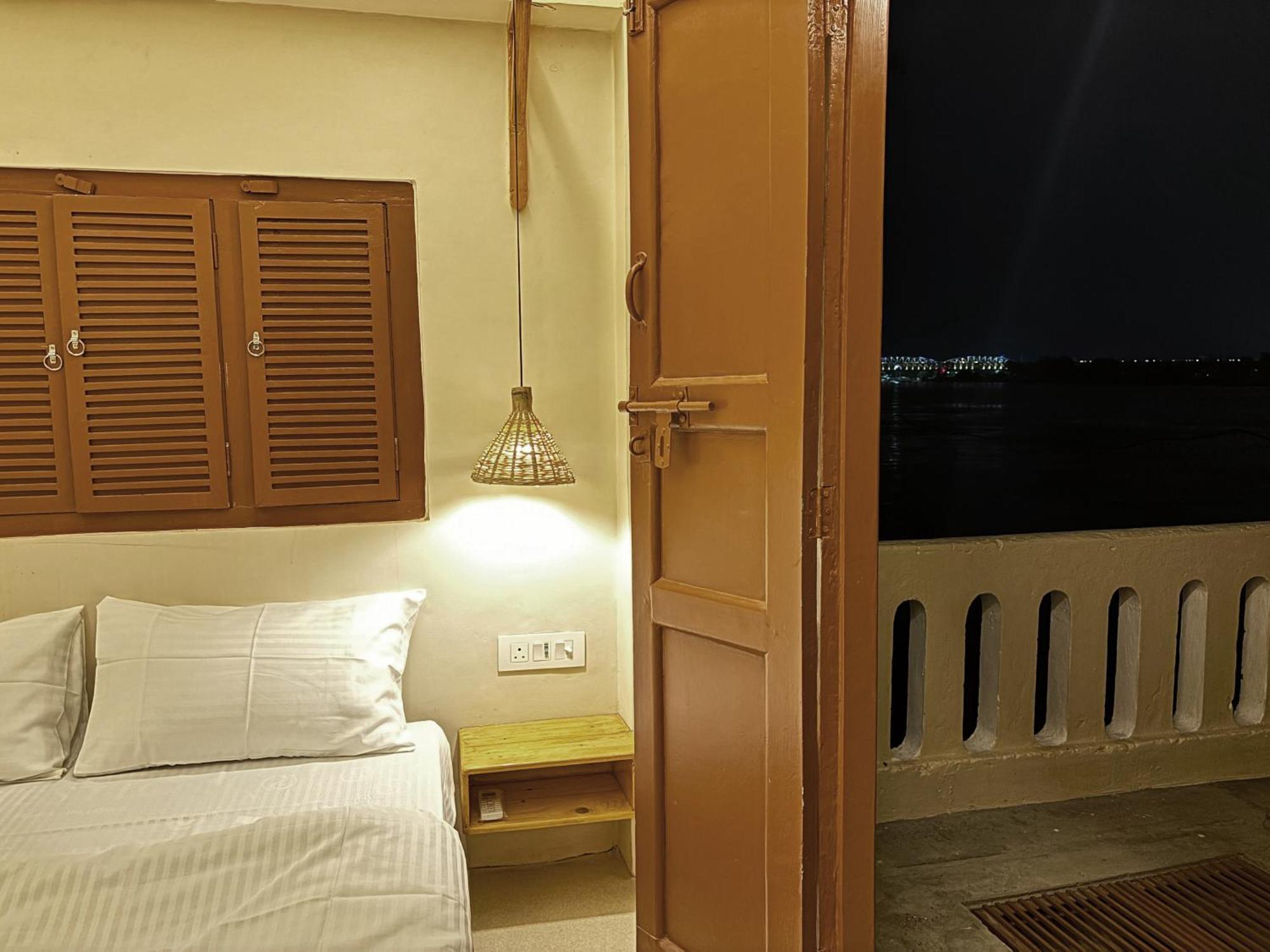 Vintage River Homestay Varanasi Exterior photo